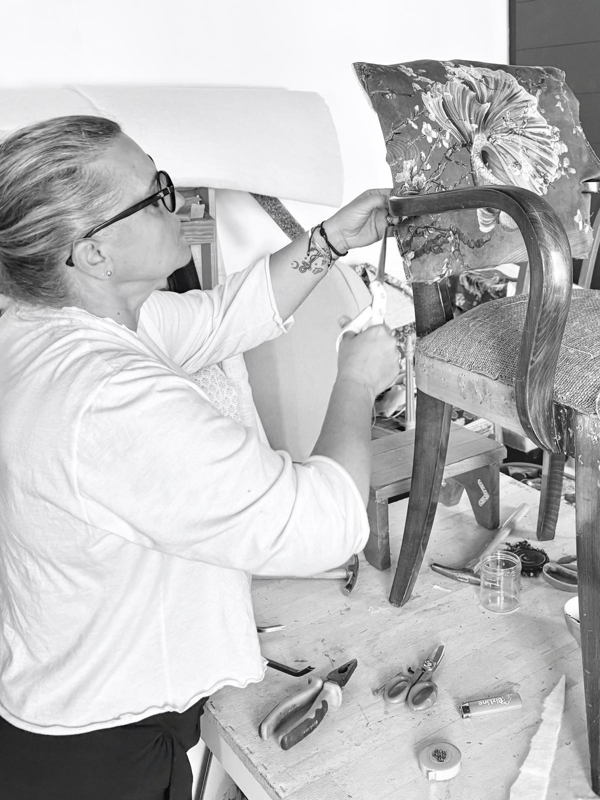 Corinne Perdrix dans son atelier